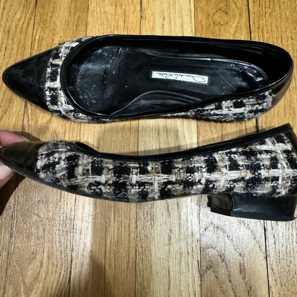 Oscar de la Renta Tweed Flats with Black Patent Cap Toe, Size 6 - Picture 6 of 7